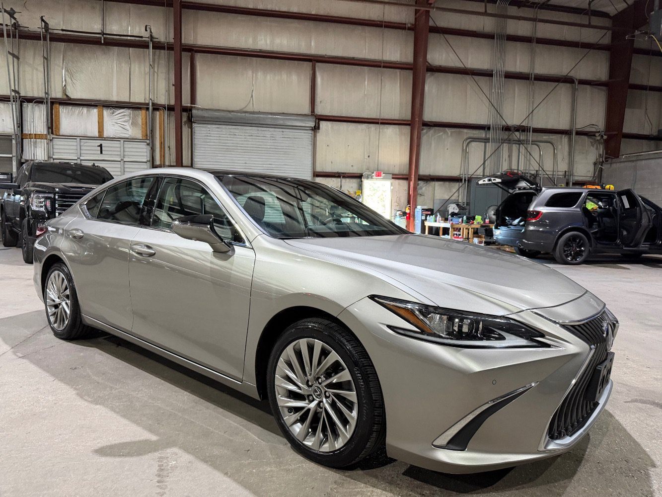 Used 2019 Lexus ES 350 w/ Accessory Package FWD image 2