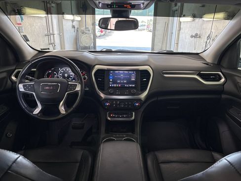 Used 2020 GMC Acadia SLT w/ Driver Alert Package II FWD image 17