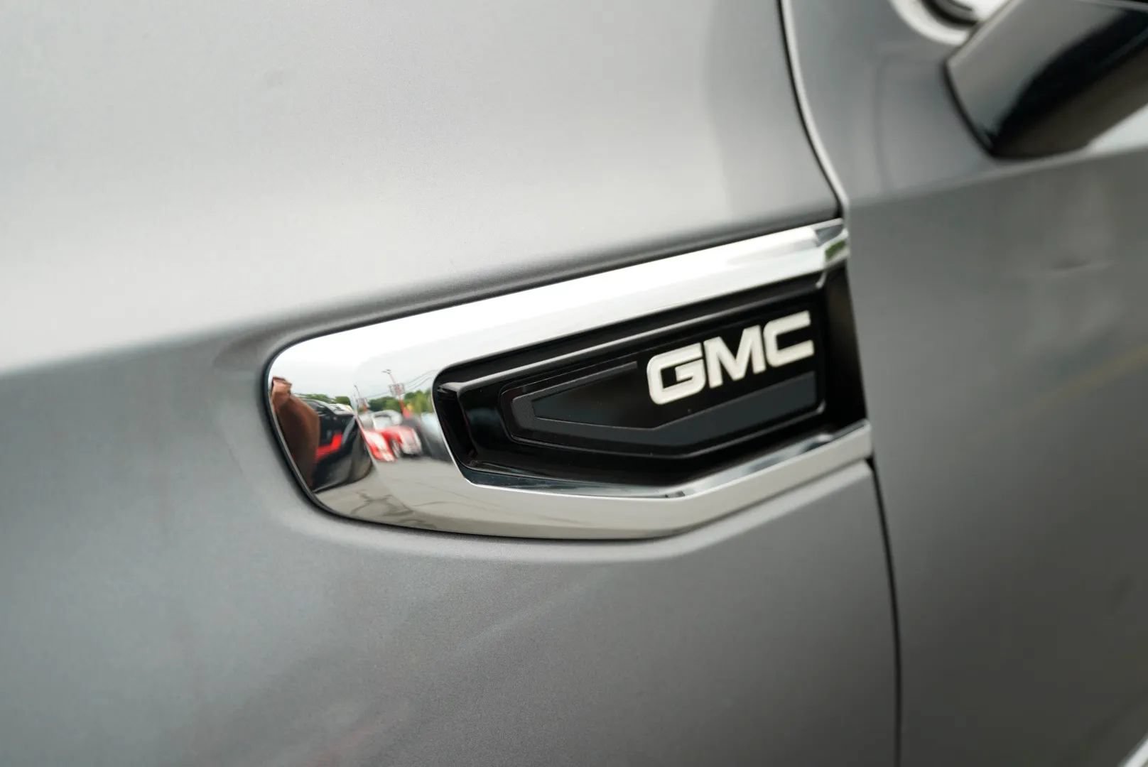 Used 2021 GMC Yukon XL SLT w/ Rear Media and Nav Package AWD/4WD image 11