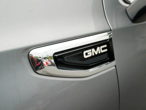 Used 2021 GMC Yukon XL SLT w/ Rear Media and Nav Package AWD/4WD image 11