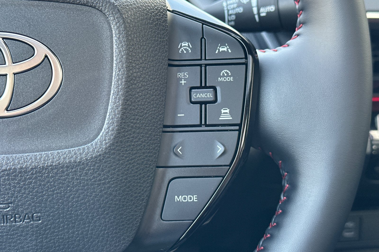 Used 2026 Toyota Prius Plug-In Hybrid FWD image 33
