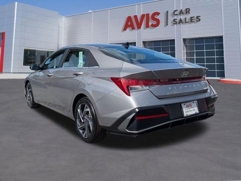 Used 2025 Hyundai Elantra Limited FWD image 6