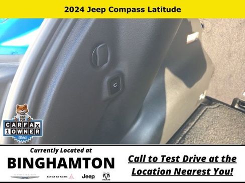 Used 2024 Jeep Compass Latitude w/ Convenience Group AWD/4WD image 7