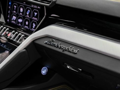 Used 2022 Lamborghini Urus AWD/4WD image 58