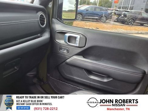 Used 2023 Jeep Wrangler Unlimited Sahara image 9