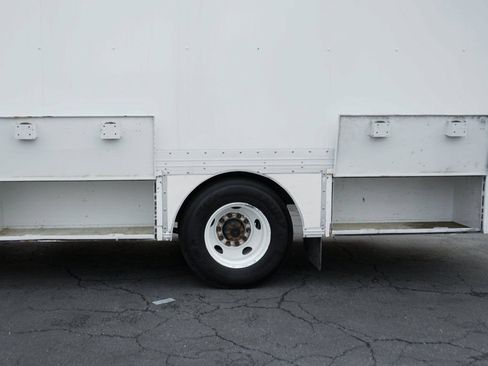 Used 2015 Ford F650 2WD Crew Cab Super Duty image 6