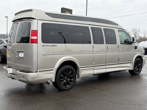 Used 2022 Chevrolet Express 2500 Extended w/ Enhanced Convenience Package image 4