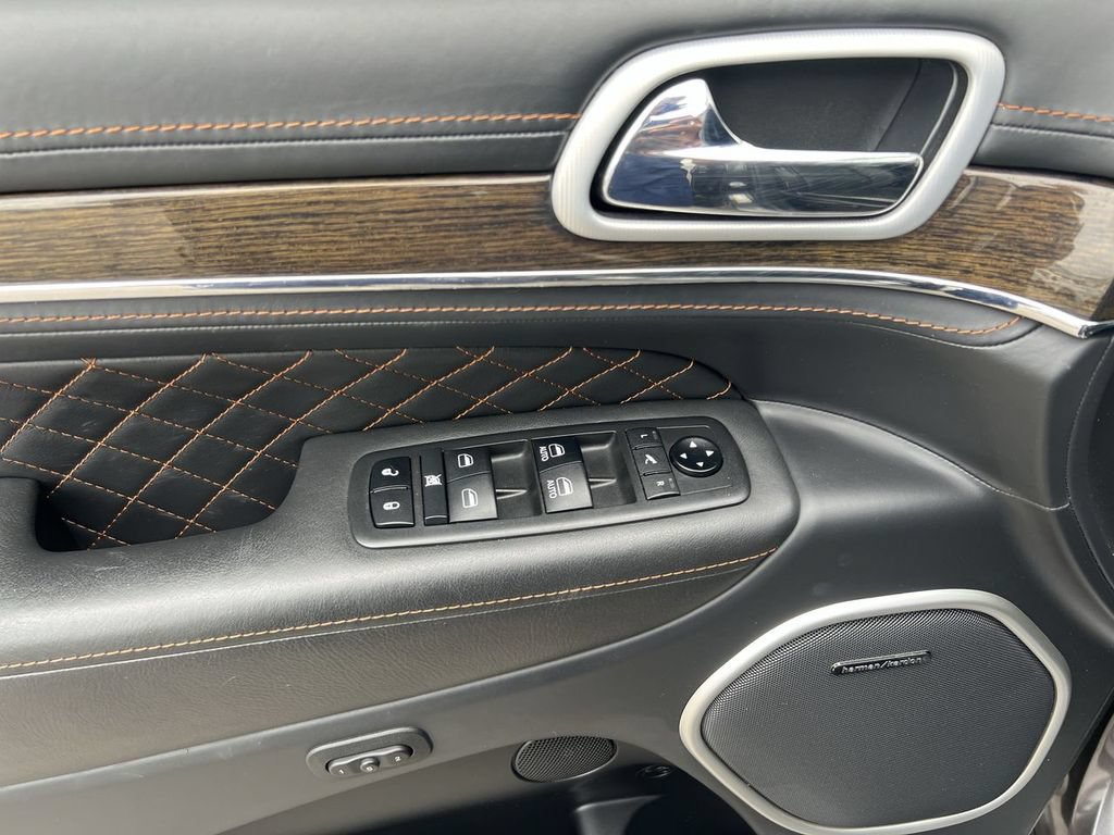 Used 2019 Jeep Grand Cherokee Summit AWD/4WD image 23