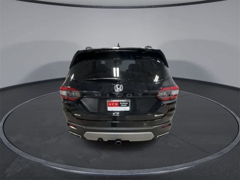 Used 2024 Honda Pilot Touring image 7