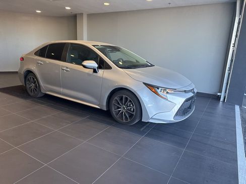 Used 2022 Toyota Corolla LE image 5