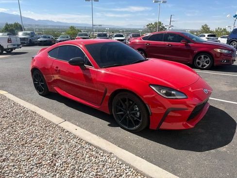 Used 2025 Toyota GR86 Premium w/ ALL Weather Mat Package (TMS) RWD image 2