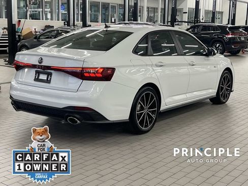 Used 2025 Volkswagen Jetta GLI Autobahn image 11