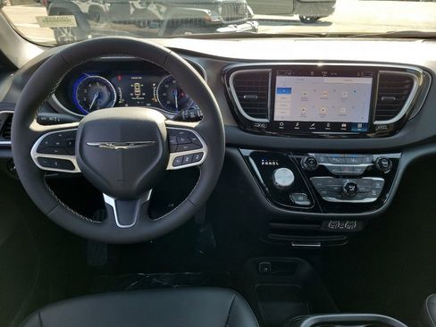 New 2025 Chrysler Voyager LX image 3