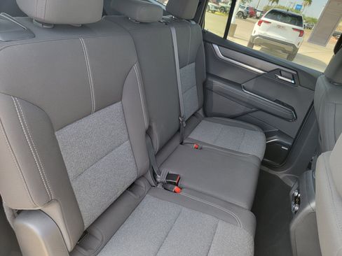 Used 2025 GMC Acadia Elevation image 12