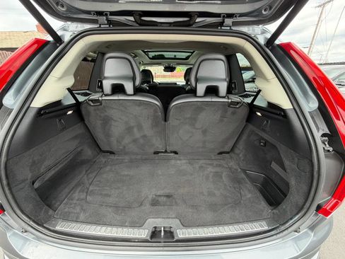 Used 2017 Volvo XC90 T6 Momentum AWD/4WD image 11