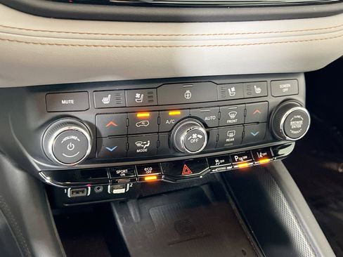 Used 2022 Dodge Durango R/T image 16