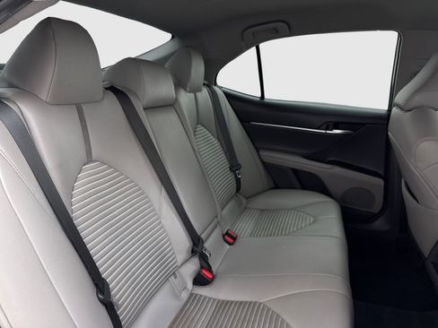 Used 2018 Toyota Camry SE w/ Convenience Package FWD image 43