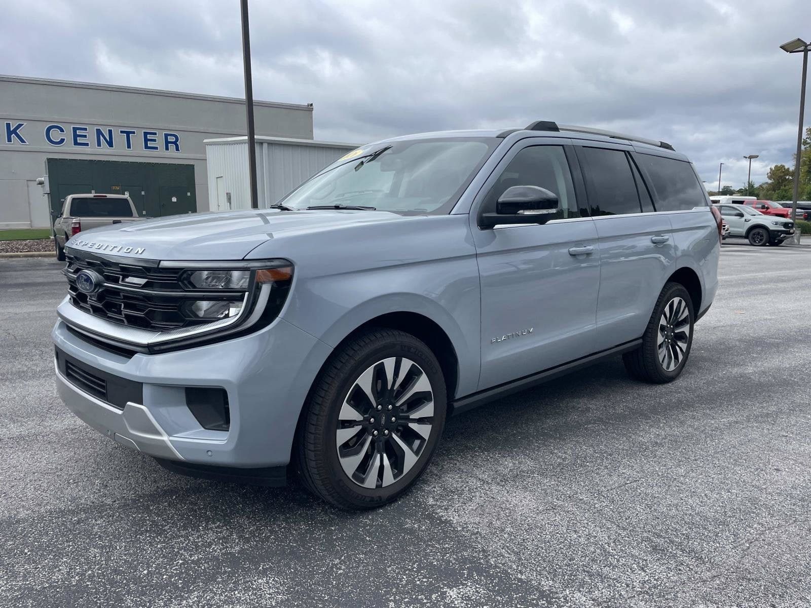 Used 2026 Ford Expedition Platinum w/ Driver's Package AWD/4WD image 9