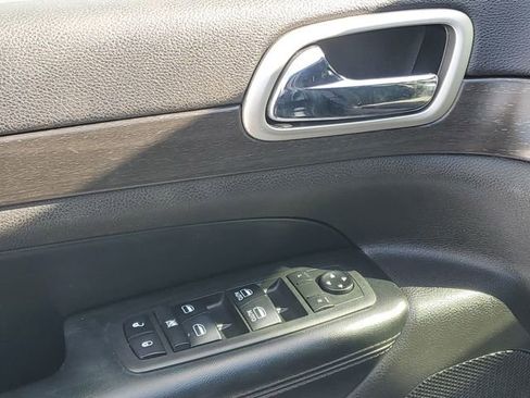 Used 2018 Jeep Grand Cherokee Laredo image 22