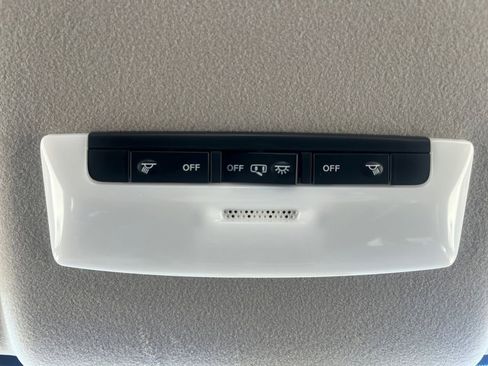 New 2025 Nissan Versa SV image 7