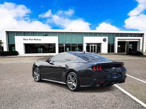 Used 2024 Ford Mustang Premium image 6