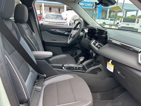 New 2026 Chevrolet TrailBlazer LT w/ LT Cold Weather Package FWD image 30