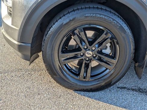 Certified 2020 Ford Explorer XLT w/ Equipment Group 202A image 4