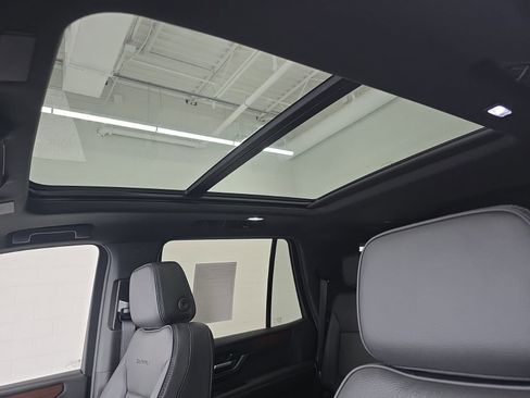 Used 2026 GMC Yukon Denali w/ Sun & Power Step Package image 51