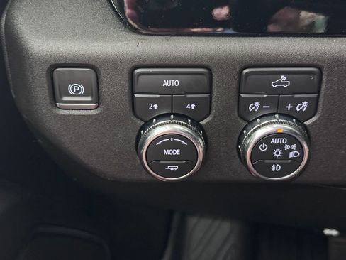 Certified 2024 GMC Sierra 1500 Elevation w/ LPO, Elevation Black Package AWD/4WD image 26