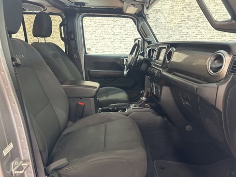 Used 2020 Jeep Wrangler Unlimited Sahara image 11