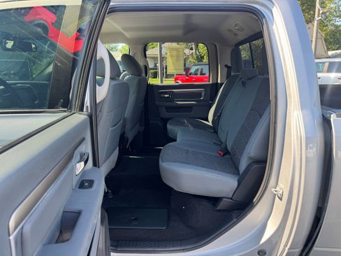 Used 2017 RAM 1500 Classic SLT AWD/4WD image 12