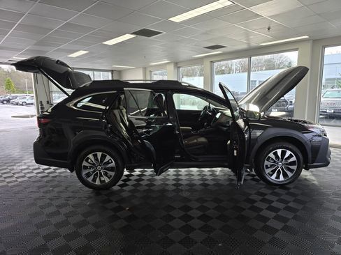 Used 2025 Subaru Outback Touring XT w/ Popular Package #2 image 17