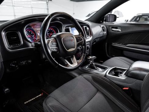 Used 2015 Dodge Charger SXT image 3