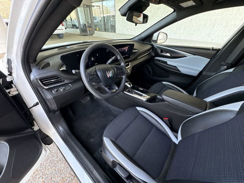 Certified 2024 Buick Envista Preferred image 10