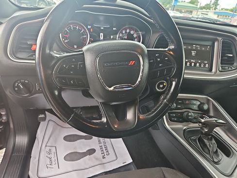 Used 2021 Dodge Challenger SXT image 17