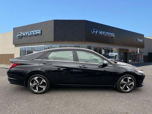 Used 2022 Hyundai Elantra Limited image 5