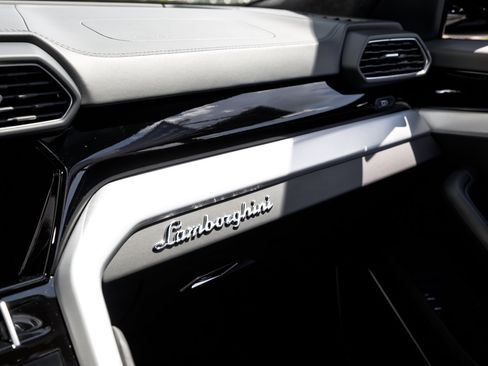 Used 2022 Lamborghini Urus AWD/4WD image 29