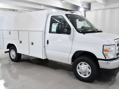 New 2026 Ford E-350 and Econoline 350 Super Duty w/ Power Equipment Group image 8