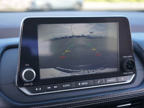 Used 2023 Nissan Rogue SV image 15