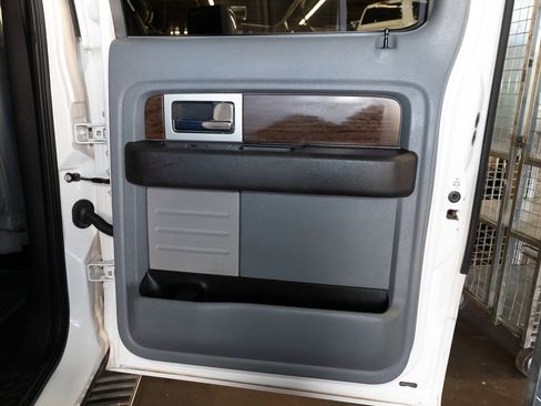 Used 2014 Ford F150 Lariat w/ Lariat Chrome Package image 14