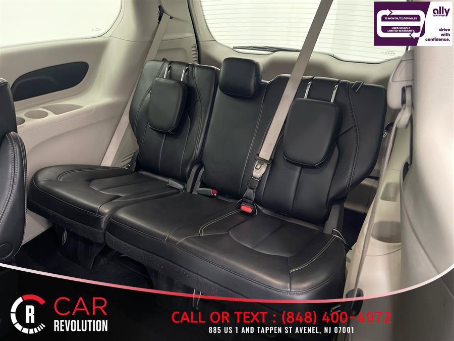 Used 2023 Chrysler Pacifica Touring-L FWD image 40