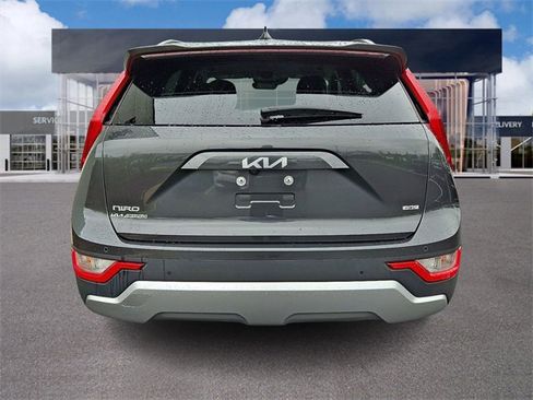Used 2023 Kia Niro EX image 5