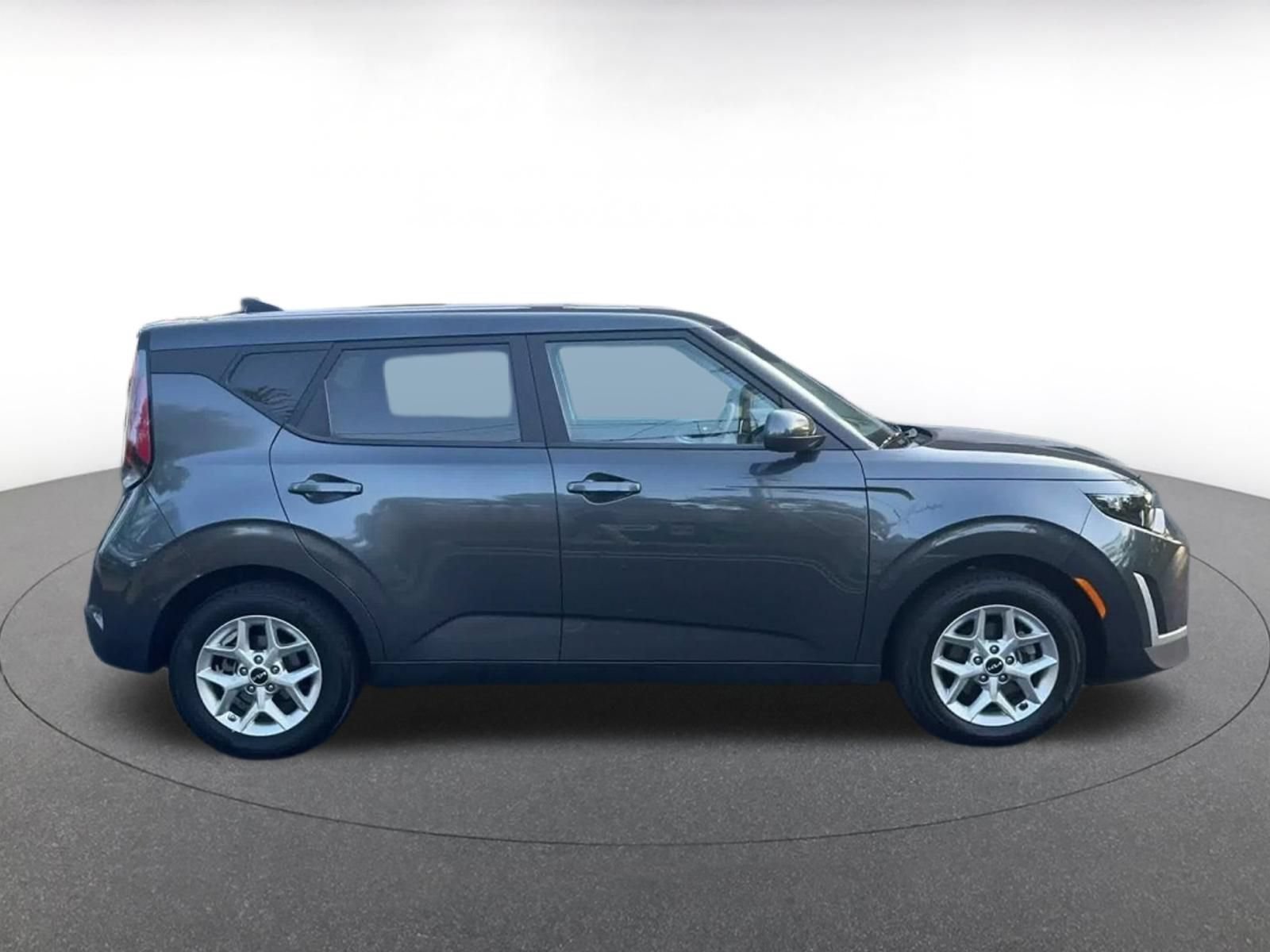Used 2025 Kia Soul LX w/ LX Technology Package FWD image 15