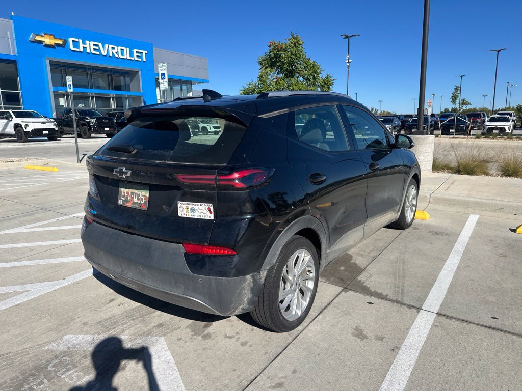 Used 2023 Chevrolet Bolt EUV LT w/ Comfort Package FWD image 3