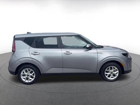 Used 2025 Kia Soul LX w/ LX Technology Package FWD image 13