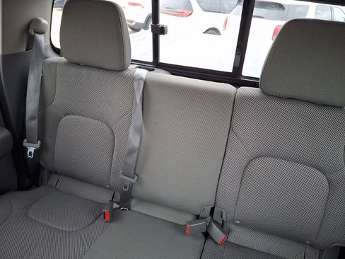 Used 2020 Nissan Frontier SV image 18