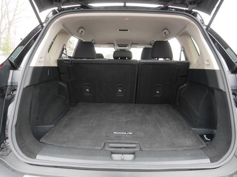 Certified 2023 Nissan Rogue SV image 18