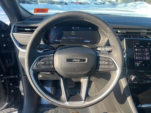 Used 2023 Jeep Grand Cherokee Altitude image 30