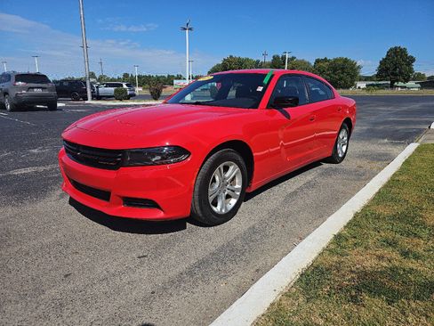Used 2023 Dodge Charger SXT image 2