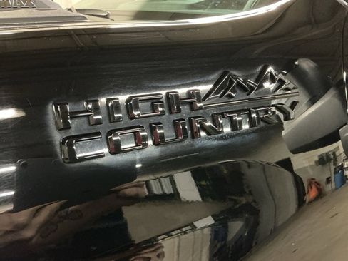 Used 2024 Chevrolet Silverado 2500 High Country w/ High Country Premium Package image 5